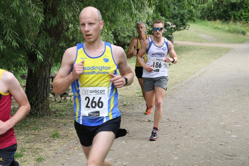 photo 0271 of a runner