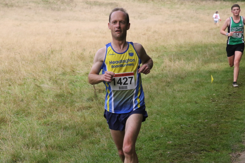 photo 2139 of a runner