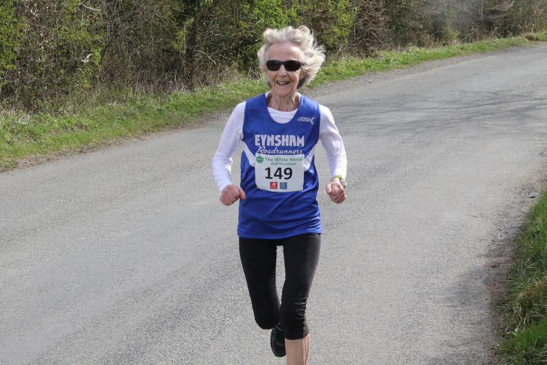 photo 2081 of a runner